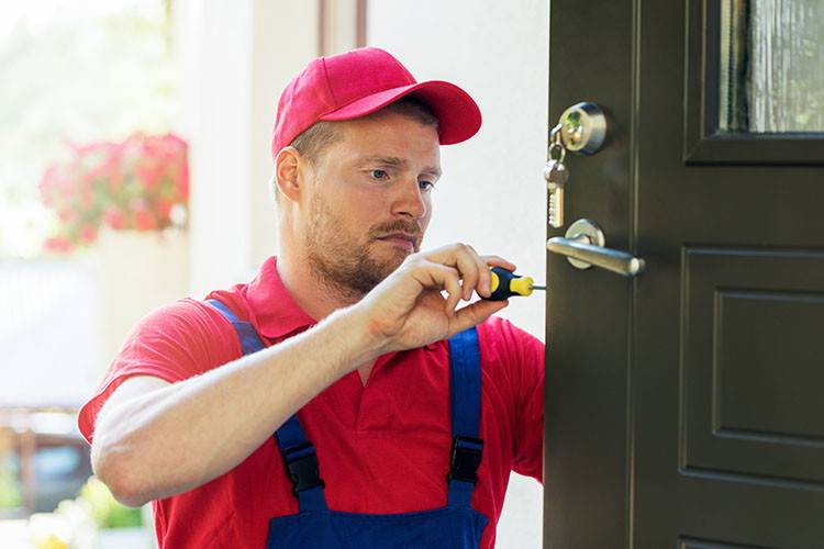 Just Bought a Fixer-Upper? Make It Completely Secure By Hiring a Locksmith
